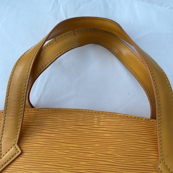 Louis Vuitton Authentic Yellow St. Jacques Epi Leather Hand Bag. MA100 - Picture 12 of 16